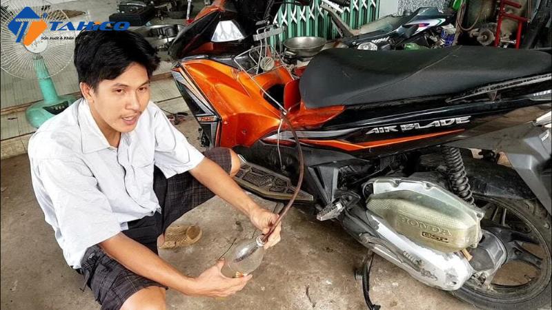 Hướng dẫn cách hút xăng an toàn