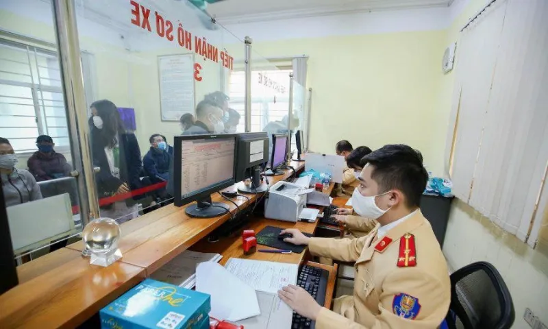 Nộp hồ sơ làm lại bằng lái xe máy
