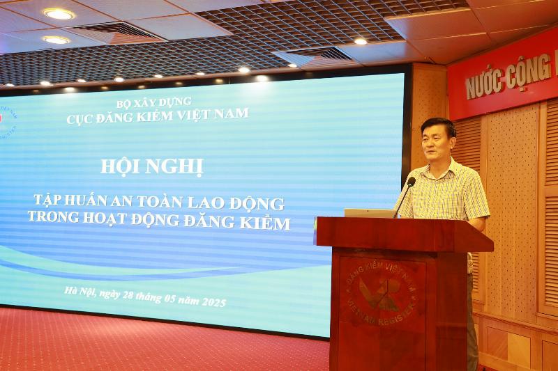 Toan canh mot trung tam dang kiem xe o to hien dai