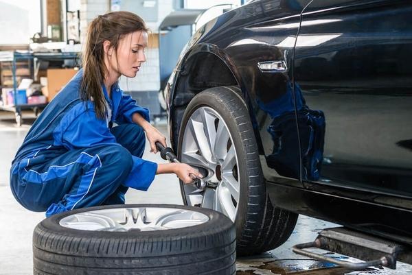 So sánh các loại máy bơm lốp ô tô phổ biến hiện nay cho chủ xe