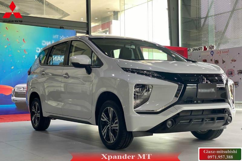Hình ảnh so sánh cần số của xe số sàn (MT) và xe số tự động (AT)
