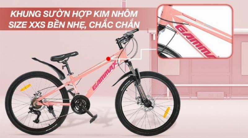 Hình ảnh so sánh vật liệu khung sườn xe đạp road, một bên là nhôm và một bên là carbon