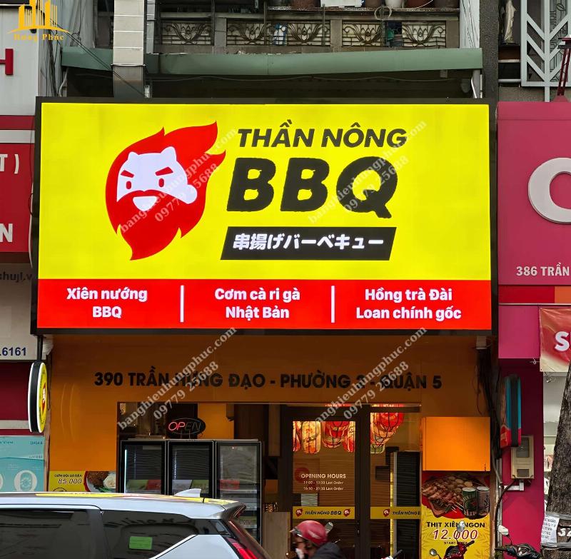 Hình ảnh minh họa quy trình kiểm tra chất lượng nghiêm ngặt tại nhà máy của TOTO Việt Nam, tập trung vào sự tỉ mỉ và công nghệ