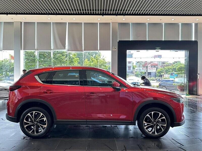 Màn hình hiển thị công nghệ và các option thông minh trên xe điện hiện đại, thể hiện sự tích hợp công nghệ cao