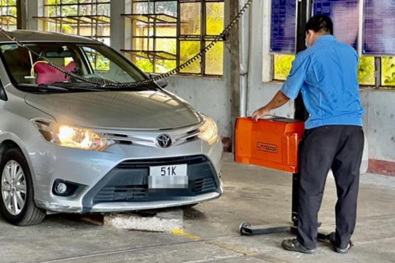 Sơ đồ so sánh quy trình đăng kiểm xe mới lần đầu (miễn kiểm định) và xe cũ