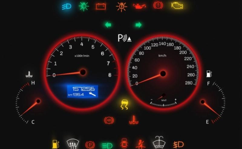 Dấu hiệu xe sắp chết máy: Đèn báo lỗi động cơ Check Engine sáng trên bảng táp-lô cần được kiểm tra ngay