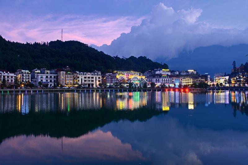 Đồ nướng đa dạng tại chợ đêm Sapa, món ăn hấp dẫn không thể bỏ lỡ khi du lịch Sapa vào buổi tối.