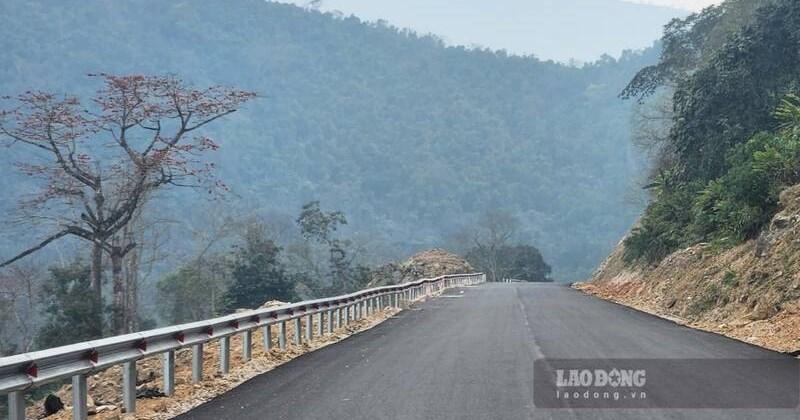 Hinh anh tuyen duong quoc lo tai tinh Bac Kan voi phong canh nui non