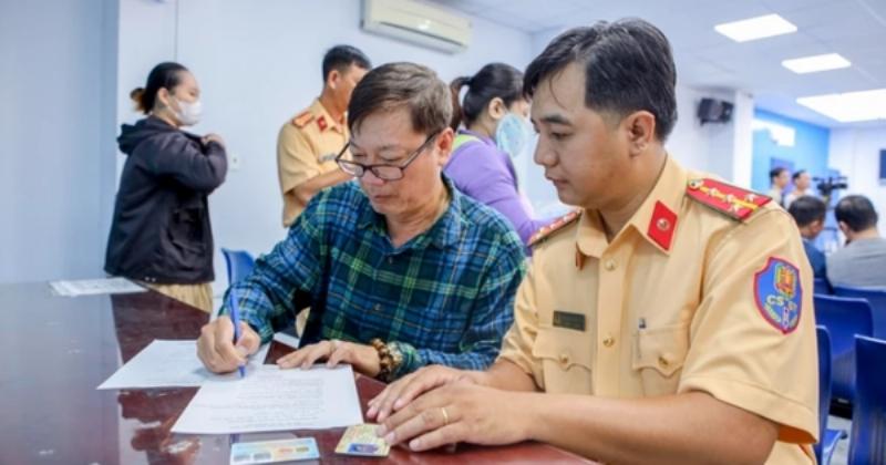 Hình ảnh minh họa giấy ủy quyền xe máy và các giấy tờ cần thiết cho việc sang tên