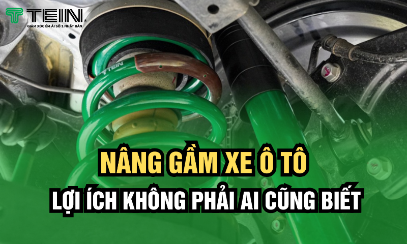 Một chiếc xe 5 chỗ gầm cao di chuyển qua đoạn đường hơi gập ghềnh trong đô thị, minh họa lợi ích khoảng sáng gầm