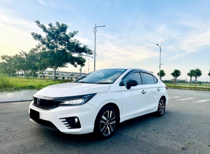 Lái xe an toàn khi thuê xe ô tô tự lái Nha Trang, tuân thủ luật giao thông