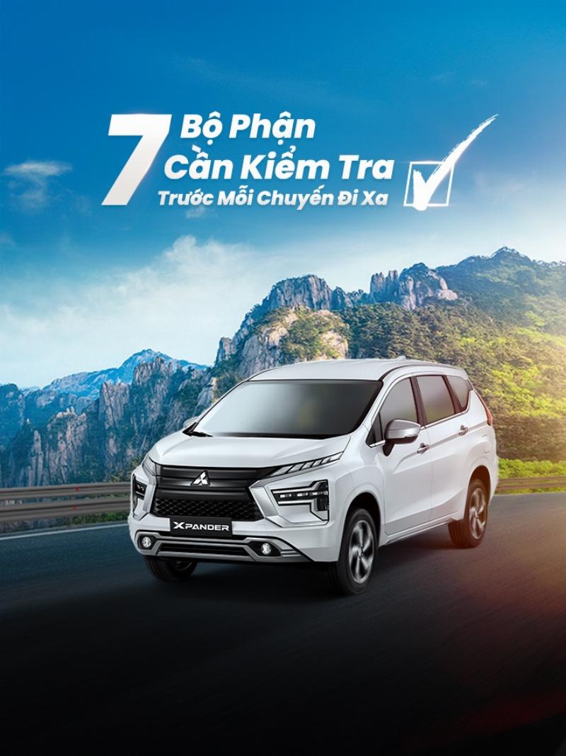 Một người đang kiểm tra lốp xe và các bộ phận khác trước khi lái, minh họa sự chuẩn bị cho chuyến đi an toàn.