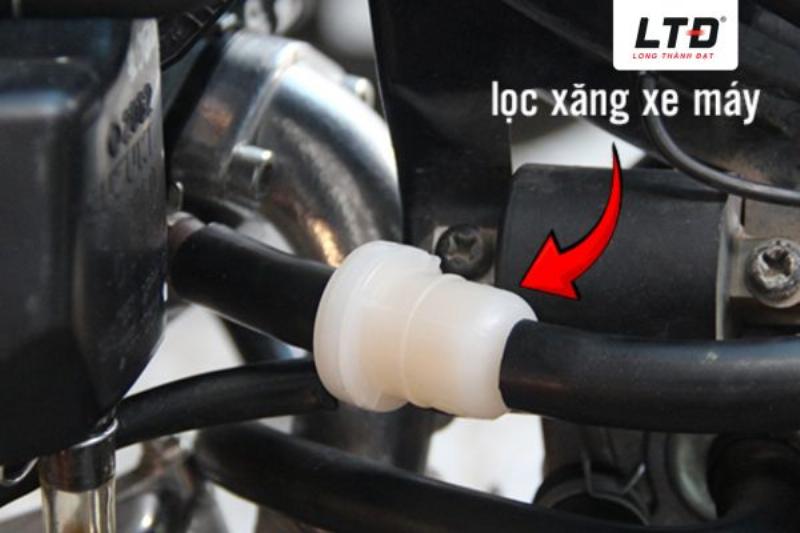 Nguyên nhân xe chết máy đột ngột: Lọc xăng bẩn gây tắc nghẽn hệ thống nhiên liệu ảnh hưởng hoạt động động cơ