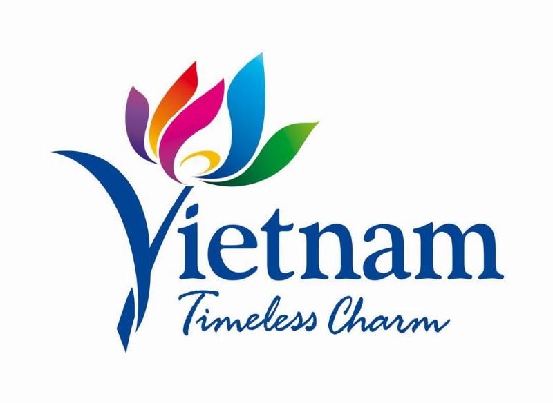 Ruộng bậc thang Sapa mùa lúa chín vàng óng ánh dưới nắng, tạo nên bức tranh tuyệt đẹp của du lịch Sapa.