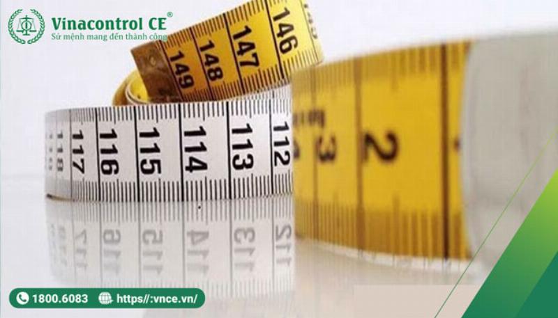 Một biểu đồ hoặc hình ảnh minh họa so sánh trực quan chiều dài của 1 hải lý, 1 kilômét và 1 dặm đất liền