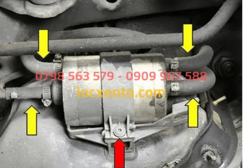 Xe chết máy do tắc nghẽn lọc gió: Ảnh minh họa lọc gió bị bẩn quá mức làm giảm lượng không khí vào động cơ gây lỗi động cơ