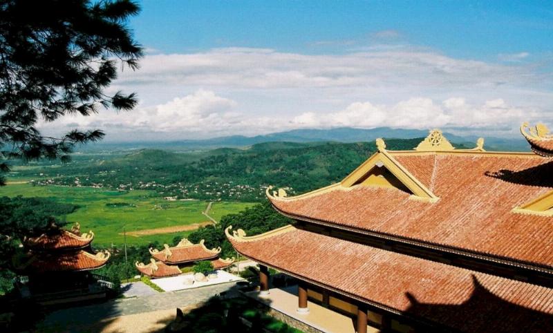 Một góc cảnh đẹp của khu du lịch Tam Đảo, Vĩnh Phúc, thể hiện vẻ đẹp thiên nhiên của vùng đất mang biển số 13