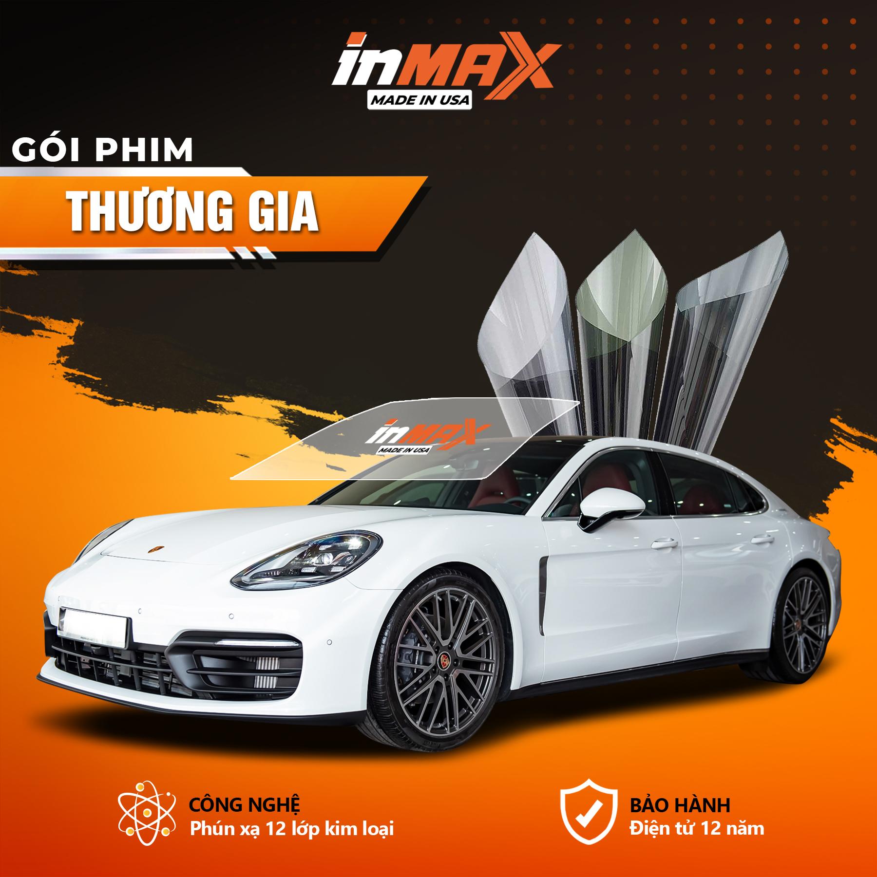 Hình ảnh chiếc xe white màu trắng đang đỗ dưới trời nắng gắt, làm nổi bật khả năng phản xạ nhiệt của màu sơn này