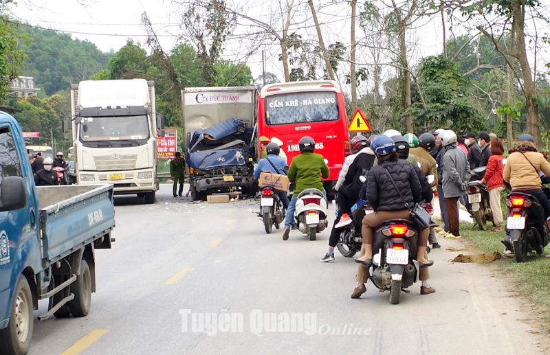Tình huống thực tế và cách xử lý khi xe ô tô đi sai làn đường hoặc suýt sai làn